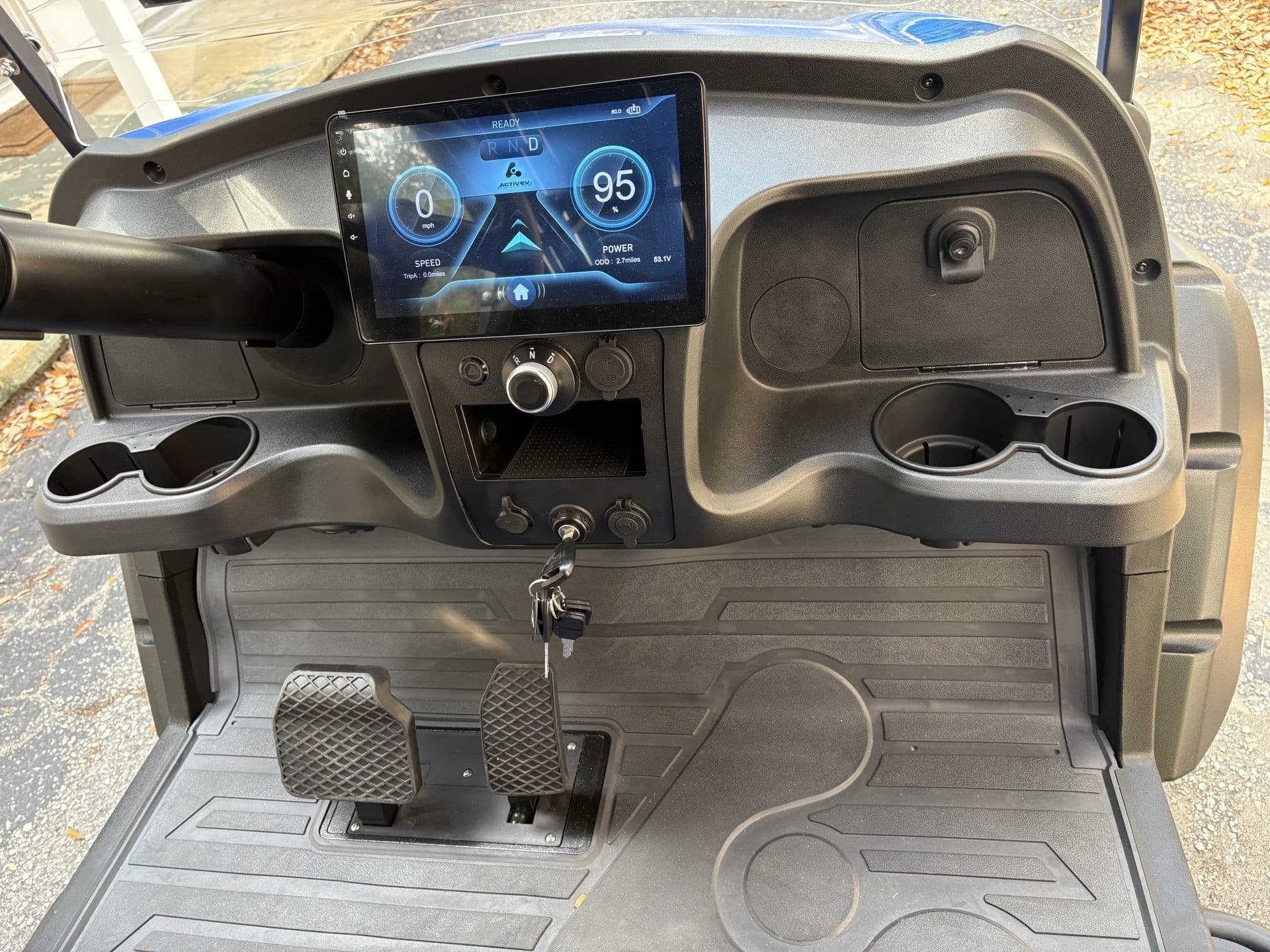 ActiveV Pulse 4 Lifted golf cart, view 4 | Ergon Golf Carts