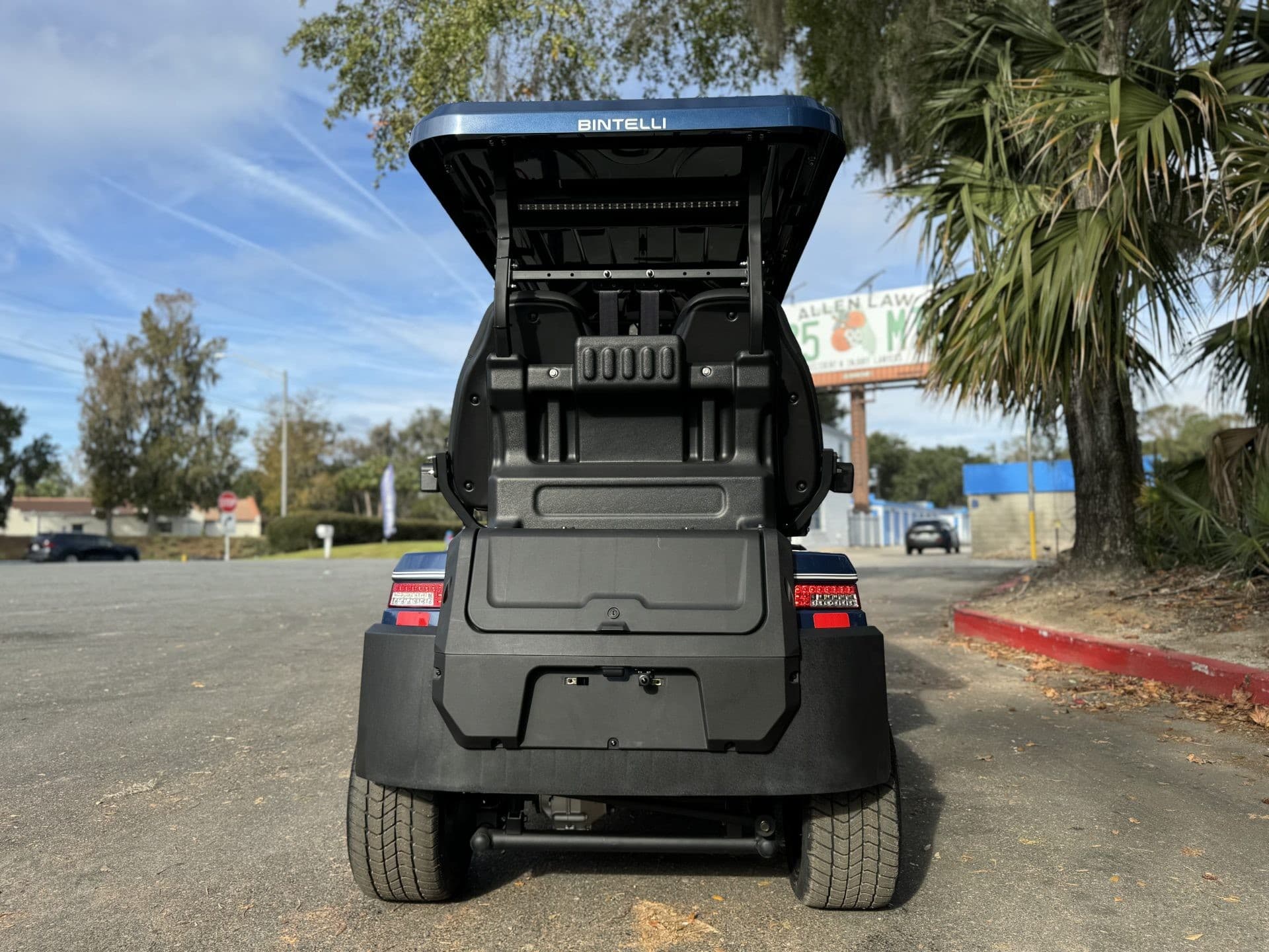 Bintelli 4PF golf cart, view 4 | Ergon Golf Carts