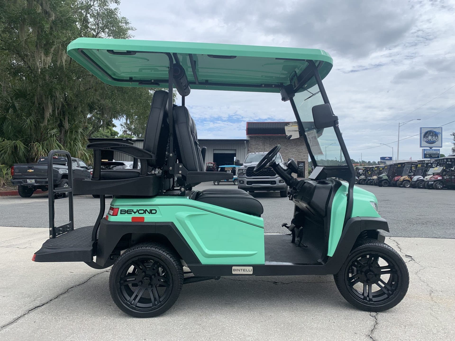 Bintelli 4PR golf cart, view 4 | Ergon Golf Carts